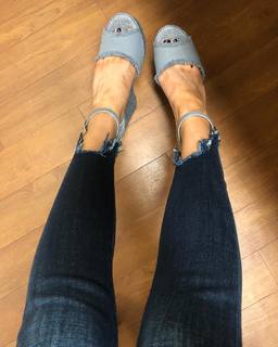 Courtney Khondabi feet photo thumbnail