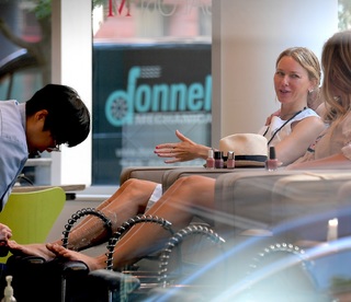 Naomi Watts feet photo thumbnail