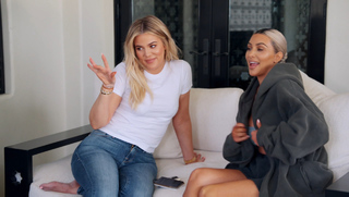 Khloé Kardashian feet photo thumbnail