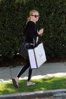 Amanda Seyfried feet photo thumbnail