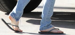 Amanda Seyfried feet photo thumbnail