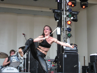 Juliette Lewis feet photo thumbnail