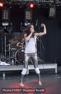 Juliette Lewis feet photo thumbnail