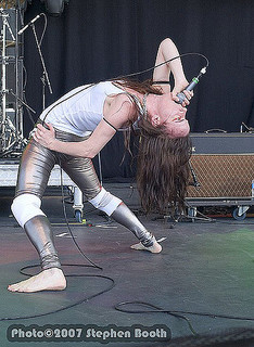 Juliette Lewis feet photo thumbnail