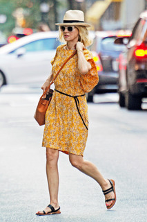 Naomi Watts feet photo thumbnail