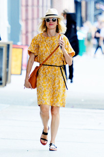Naomi Watts feet photo thumbnail