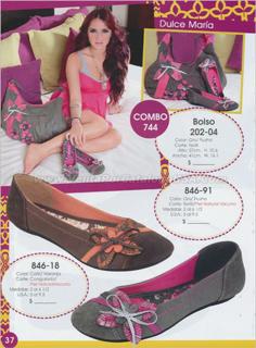 Dulce María feet photo thumbnail