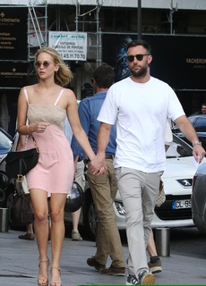Jennifer Lawrence feet photo thumbnail