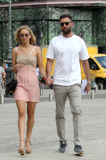 Jennifer Lawrence feet photo thumbnail