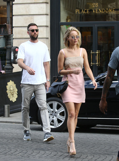 Jennifer Lawrence feet photo thumbnail