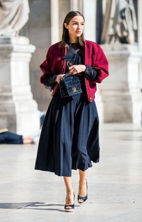 Olivia Culpo feet photo thumbnail