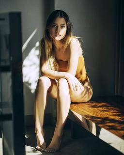 Vale Genta feet photo thumbnail