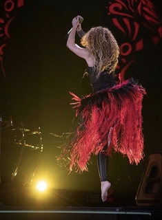 Shakira feet photo thumbnail