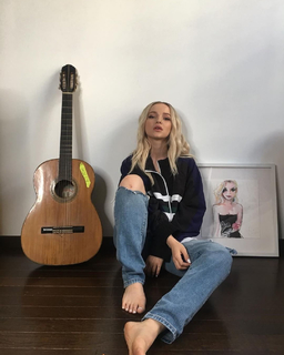 Dove Cameron feet photo thumbnail
