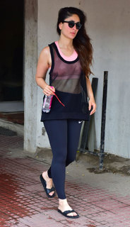 Kareena Kapoor feet photo thumbnail