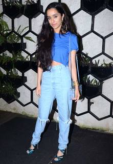 Shraddha Kapoor feet photo thumbnail