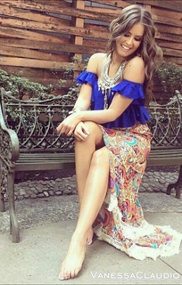 Vanessa Claudio feet photo thumbnail