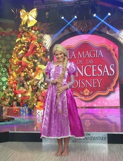 Vanessa Claudio feet photo thumbnail