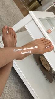 Emma Lovett feet photo thumbnail
