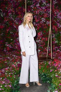 Karolina Kurkova feet photo thumbnail