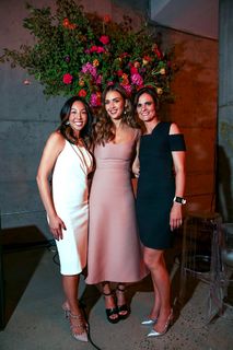 Jessica Alba feet photo thumbnail