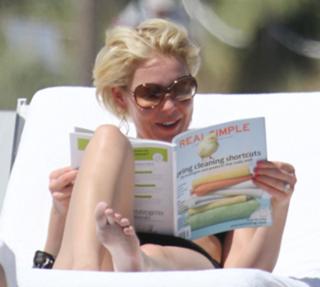 Katherine Heigl feet photo thumbnail
