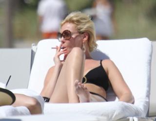 Katherine Heigl feet photo thumbnail