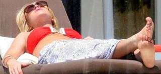 Lindsay Lohan feet photo thumbnail