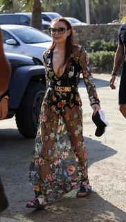 Lindsay Lohan feet photo thumbnail