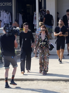 Lindsay Lohan feet photo thumbnail