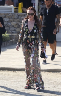 Lindsay Lohan feet photo thumbnail