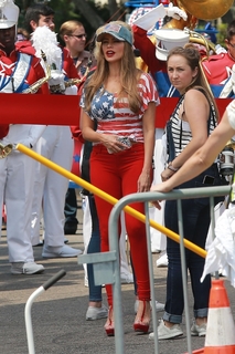 Sofía Vergara feet photo thumbnail