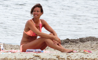 Melanie Sykes feet photo thumbnail