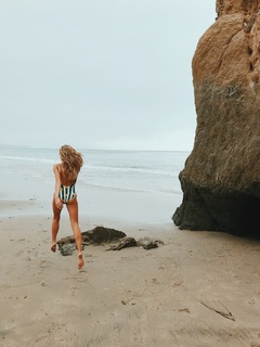 Nastia Liukin feet photo thumbnail