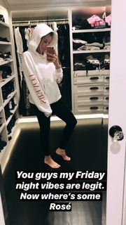 Ashley Tisdale feet photo thumbnail