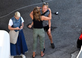 Jennifer Aniston feet photo thumbnail