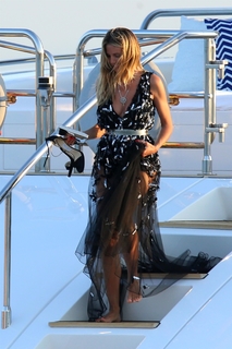 Heidi Klum feet photo thumbnail