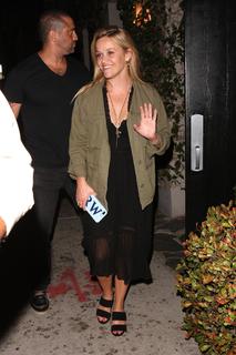 Reese Witherspoon feet photo thumbnail