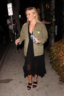 Reese Witherspoon feet photo thumbnail