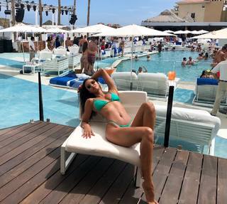 Lais Ribeiro feet photo thumbnail