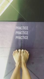 Kino MacGregor feet photo thumbnail