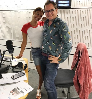 Melanie Sykes feet photo thumbnail