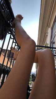 Emma Lovett feet photo thumbnail