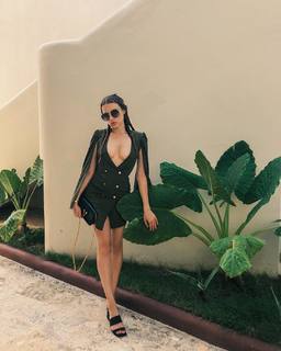 Xenia Tchoumitcheva feet photo thumbnail