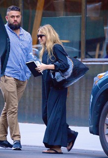 Ashley Olsen feet photo thumbnail