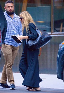 Ashley Olsen feet photo thumbnail
