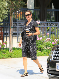 Jennifer Garner feet photo thumbnail
