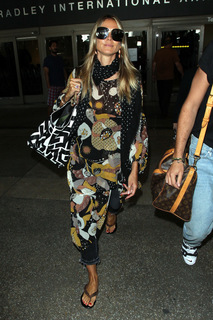 Heidi Klum feet photo thumbnail