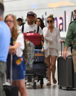 Perrie Edwards feet photo thumbnail