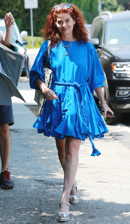 Debra Messing feet photo thumbnail